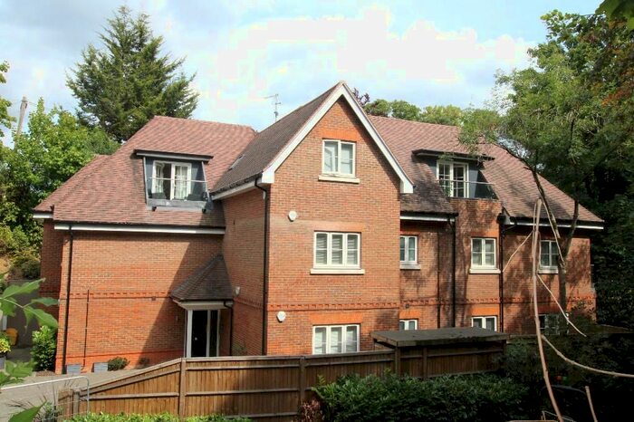 2 Bedroom Flat To Rent In Frensham Road, Lower Bourne, Farnham, GU9
