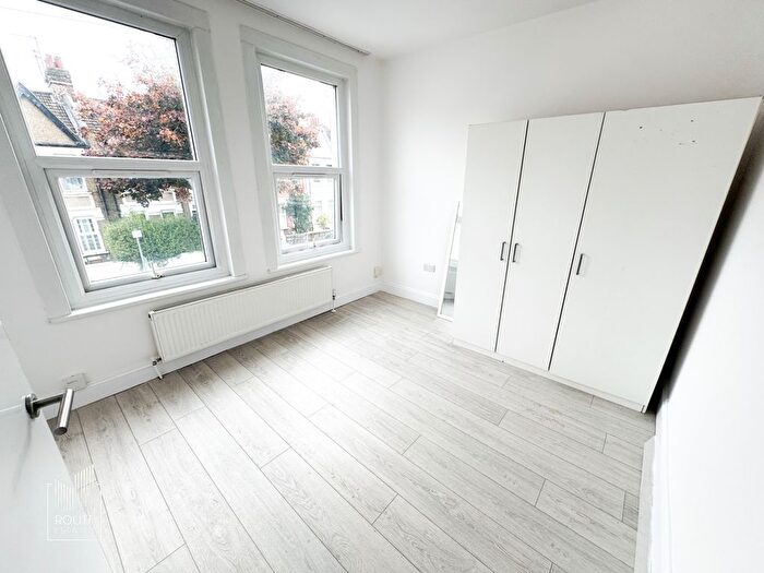 3 Bedroom Flat To Rent In Sirdar Road, Haringey, N22