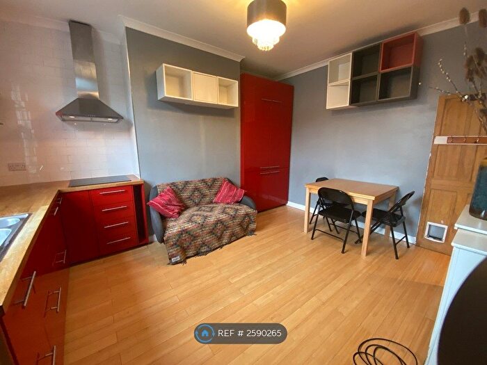 2 Bedroom Terraced House To Rent In Brookfield Road, Leeds, LS6