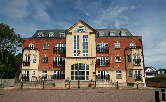 2 Bedroom Apartment To Rent In Elmers Court, Bedroom Bathroom Apartment £pcm, HP9