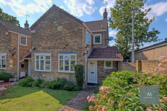 2 Bedroom Terraced House To Rent In High Road, Chigwell, IG7