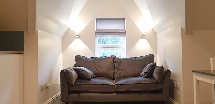1 Bedroom Flat To Rent In Flat, Monks Road - Bed, LN2