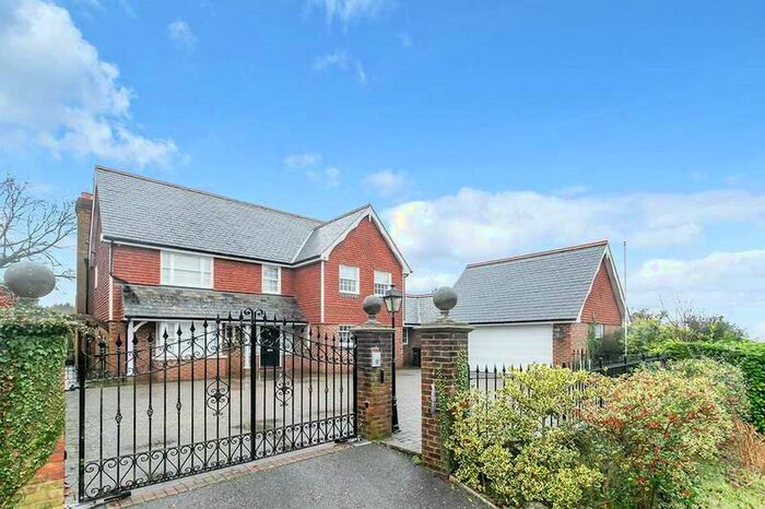 5 Bedroom Detached House To Rent In Staplecross, Robertsbridge, TN32