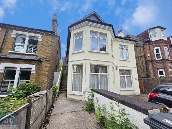 2 Bedroom Flat To Rent In Palace Road, London, SW2