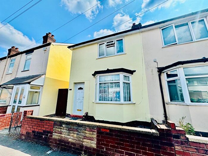 3 Bedroom Semi-Detached House To Rent In Lister Street, Willenhall, WV13
