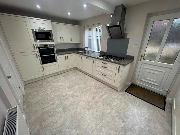 3 Bedroom Property To Rent In Sheridan Way, Pudsey, LS28