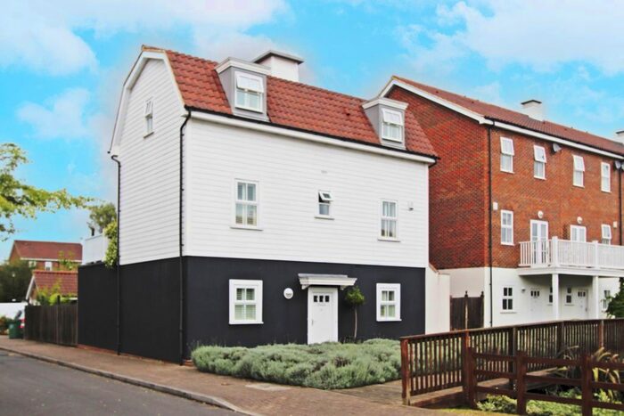 4 Bedroom Detached House To Rent In Beaumont Drive, Worcester Park, KT4