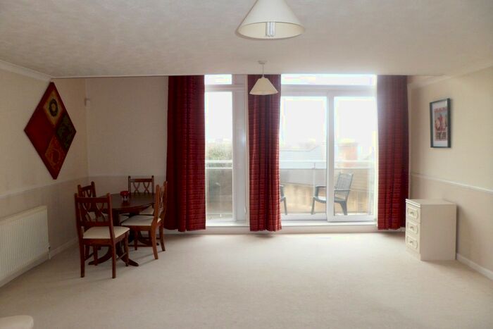 2 Bedroom Flat To Rent In Boulevard, Weston-Super-Mare, BS23