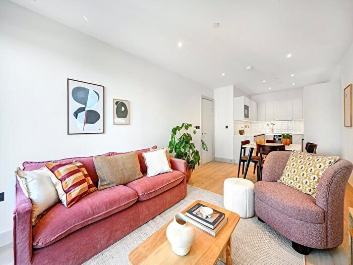 2 Bedroom Apartment To Rent In The Draper, Caversham Rd, NW9