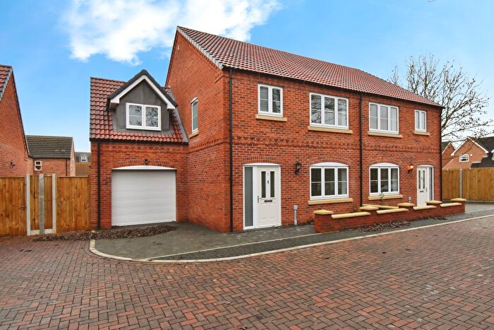 3 Bedroom Semi Detached House For Sale In Hutchinson Road, Newark, NG24