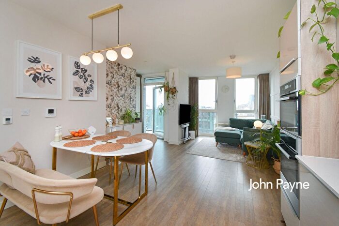 3 Bedroom Flat To Rent In Telegraph Avenue, London, SE10