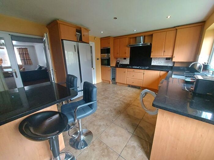 3 Bedroom Semi-Detached House To Rent In Penrith Road, Ilford, IG6