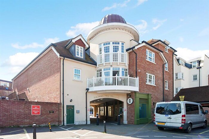 2 Bedroom Apartment To Rent In Church Square, Chichester, PO19