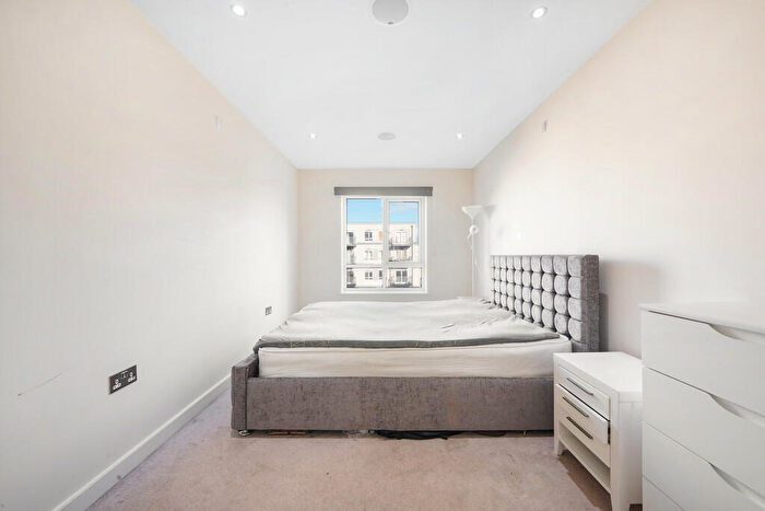 2 Bedroom Apartment To Rent In East Drive, London, NW9