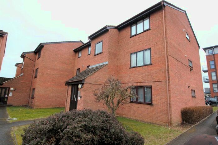 Studio To Rent In Solar Court, King Georges Avenue, Watford, WD18