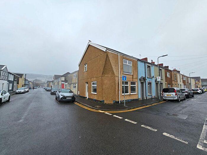 4 Bedroom End Of Terrace House To Rent In Rodney Street, Swansea, SA1