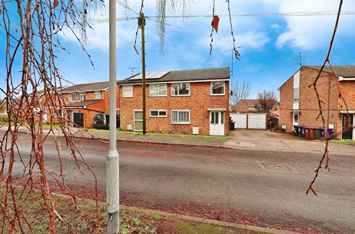 3 Bedroom Semi Detached House For Sale In Bowmans Avenue, Hitchin, SG4