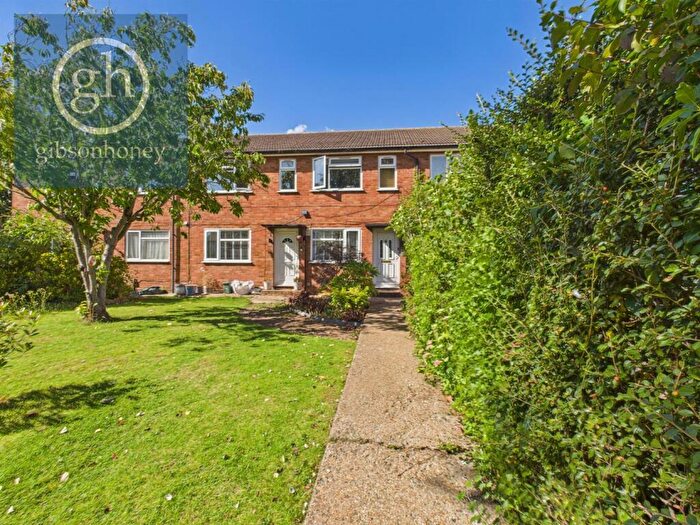 2 Bedroom Maisonette To Rent In Walnut Way, Ruislip, HA4