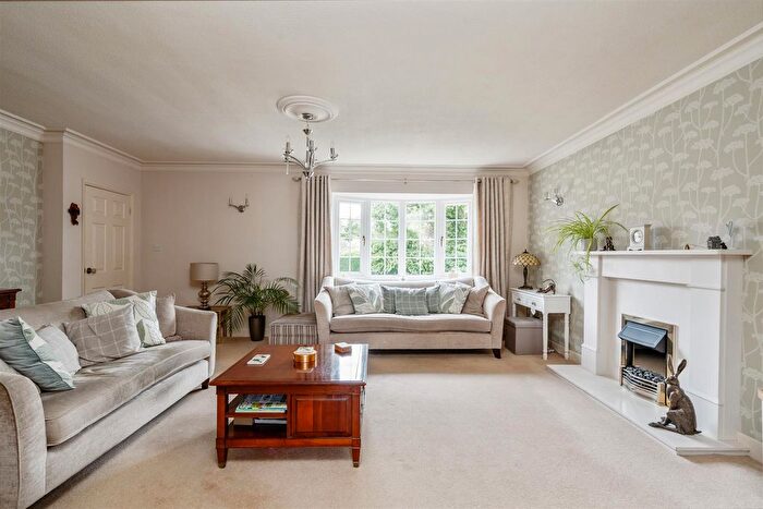 4 Bedroom Detached House For Sale In Beconsfield Close, Dorridge, Solihull, B93