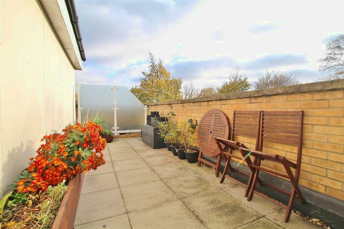 2 Bedroom Flat To Rent In Worton Road, Isleworth TW7