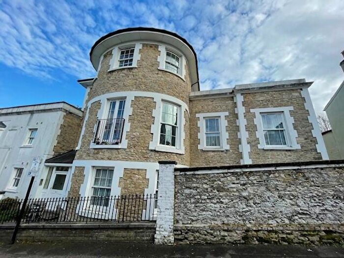 2 Bedroom Apartment To Rent In George Street, Ryde, PO33