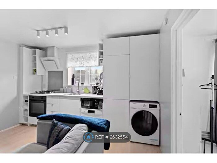 2 Bedroom Flat To Rent In Selby Close, London, E6