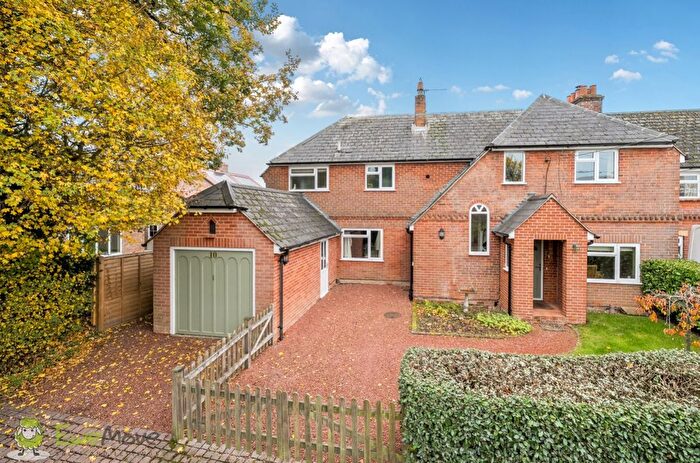 4 Bedroom End Of Terrace House For Sale In Monk Sherborne Road, Charter Alley, Tadley, Hampshire, RG26