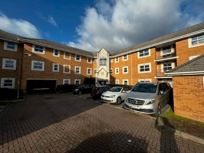 1 Bedroom Flat To Rent In International Way, Sunbury-On-Thames, Surrey, TW16