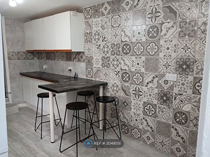 1 Bedroom Flat To Rent In Earls Street, Grangetow, CF11