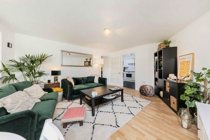 2 Bedroom Flat To Rent In Macmillan Way, London, SW17