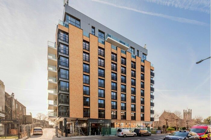 3 Bedroom Flat To Rent In High Road, Ilford, IG1