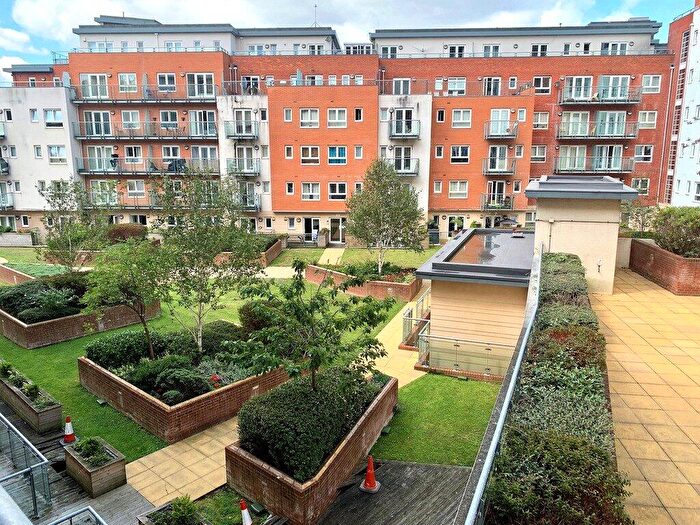 1 Bedroom Flat To Rent In Lower Canal Walk, Southampton, Hampshire, SO14