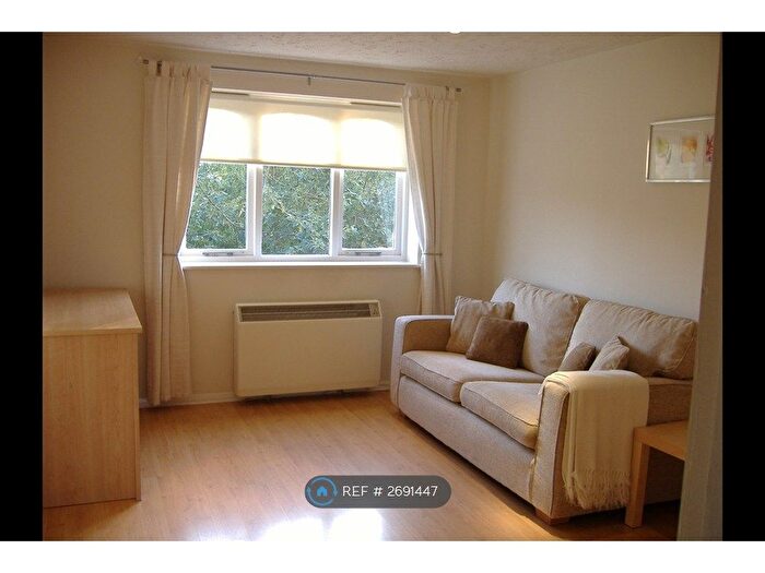 1 Bedroom Flat To Rent In Telegraph Place, London, E14