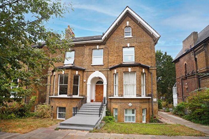 1 Bedroom Apartment For Sale In Thicket Road, Anerley, London, SE20