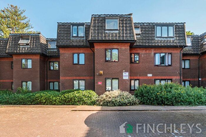 2 Bedroom Flat For Sale In Woodridge Close, Enfield, EN2