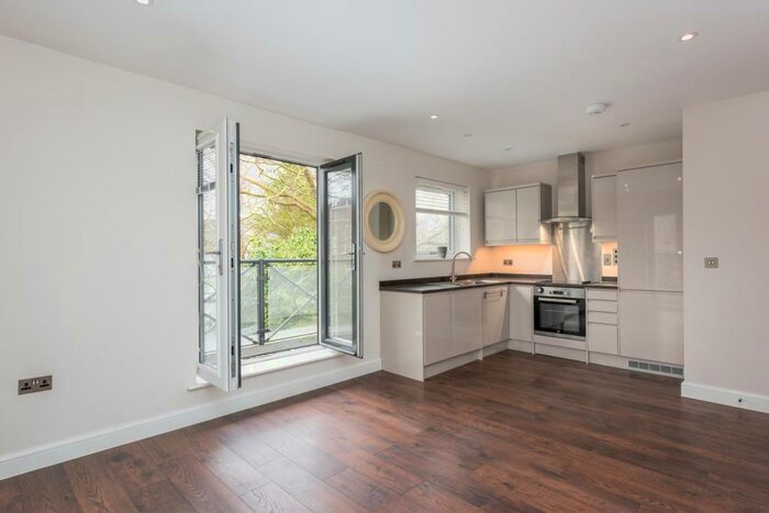 1 Bedroom Apartment To Rent In Baker Street, Weybridge, KT13