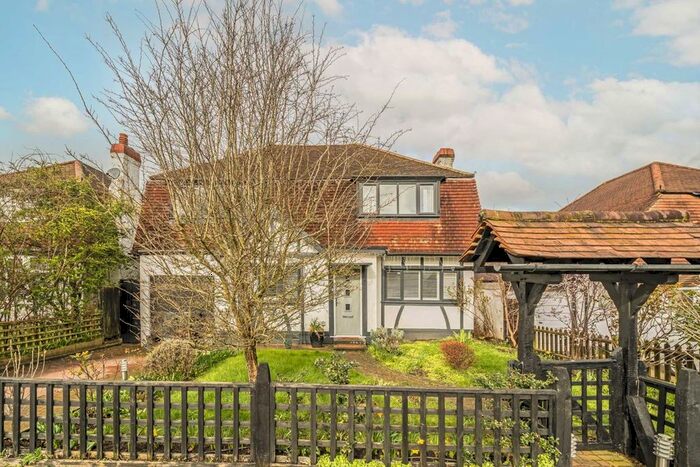 4 Bedroom Detached House To Rent In Berrylands, Surbiton, KT5