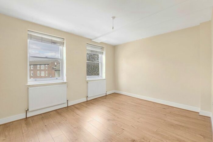 4 Bedroom Flat To Rent In Marton Road, London, N16