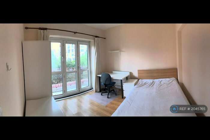 3 Bedroom Flat To Rent In Harrington House, London, NW1