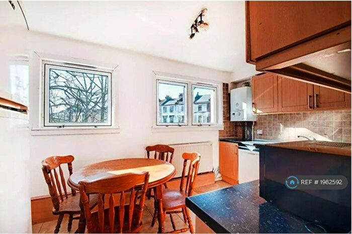 3 Bedroom Flat To Rent In Swainson House, London, N7