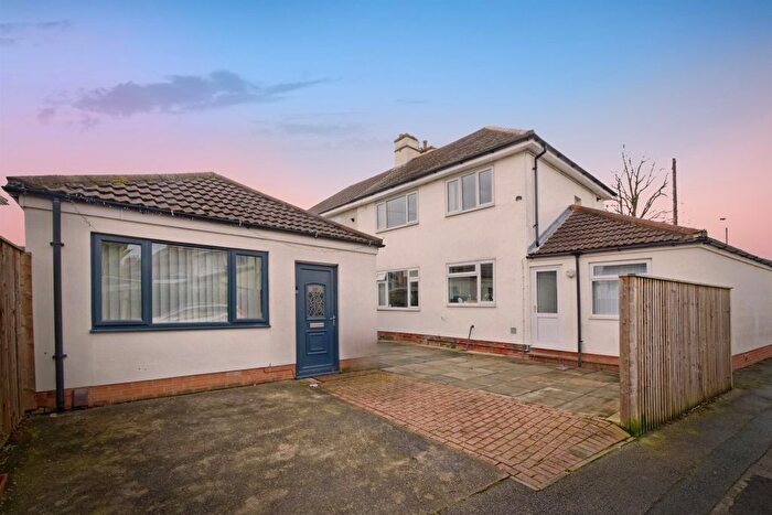 6 Bedroom Semi Detached House For Sale In Fifth Avenue, York, YO31