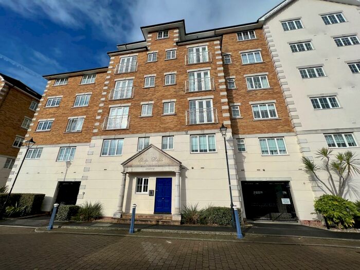 2 Bedroom Flat To Rent In Pacific Heights North, Golden Gate Way, BN23