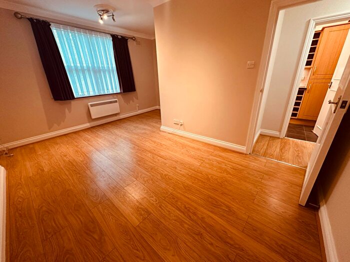 1 Bedroom Flat To Rent In Queens Avenue, London, N10