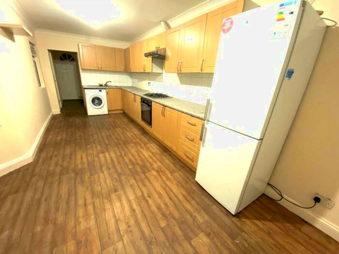 4 Bedroom Terraced House To Rent In Selsdon Road, Newham, E13