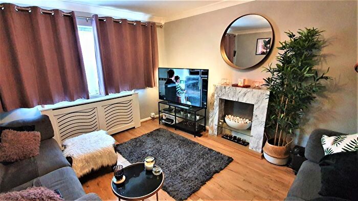 3 Bedroom Semi Detached House To Rent In Eastfields Grove, Saughall, Chester, CH1