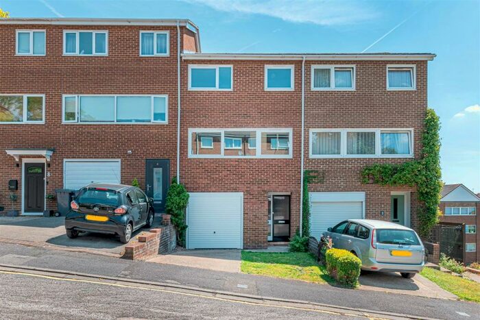 4 Bedroom Town House To Rent In Malmers Well Road, High Wycombe, HP13