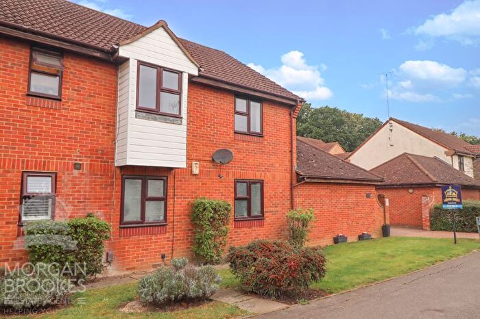 2 Bedroom Flat To Rent In Wood Green, Pitsea, Basildon, SS13