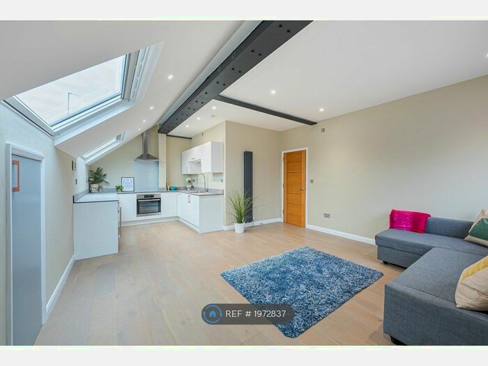 2 Bedroom Flat To Rent In Roehampton Lane, London, SW15