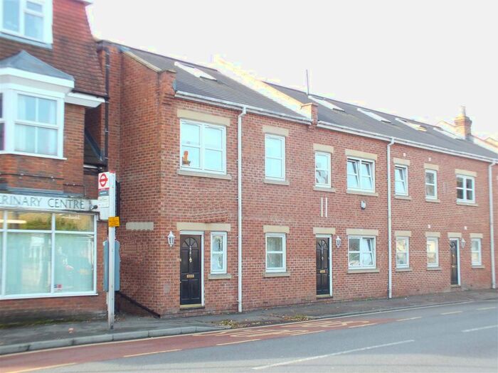 1 Bedroom Flat To Rent In Walton Road, West Molesey, KT8