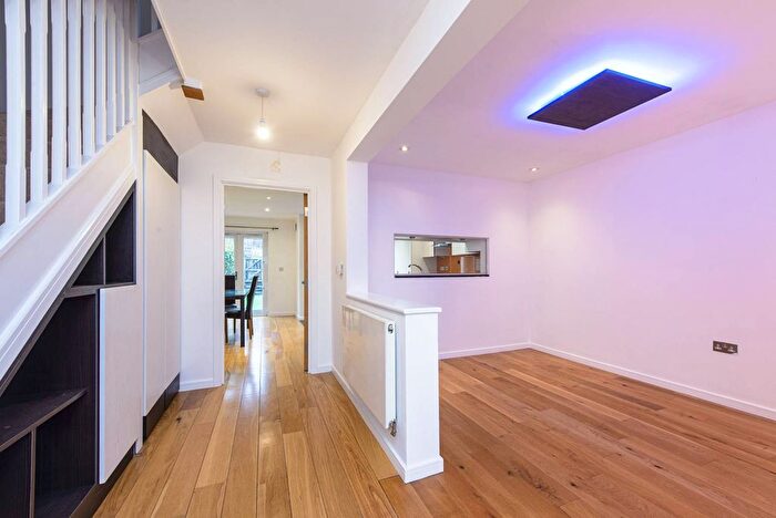 4 Bedroom Property To Rent In Thirleby Road, Mill Hill East, London, NW7